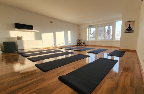 Intérieur lumineux du studio My Yoga Loft à Mulhouse